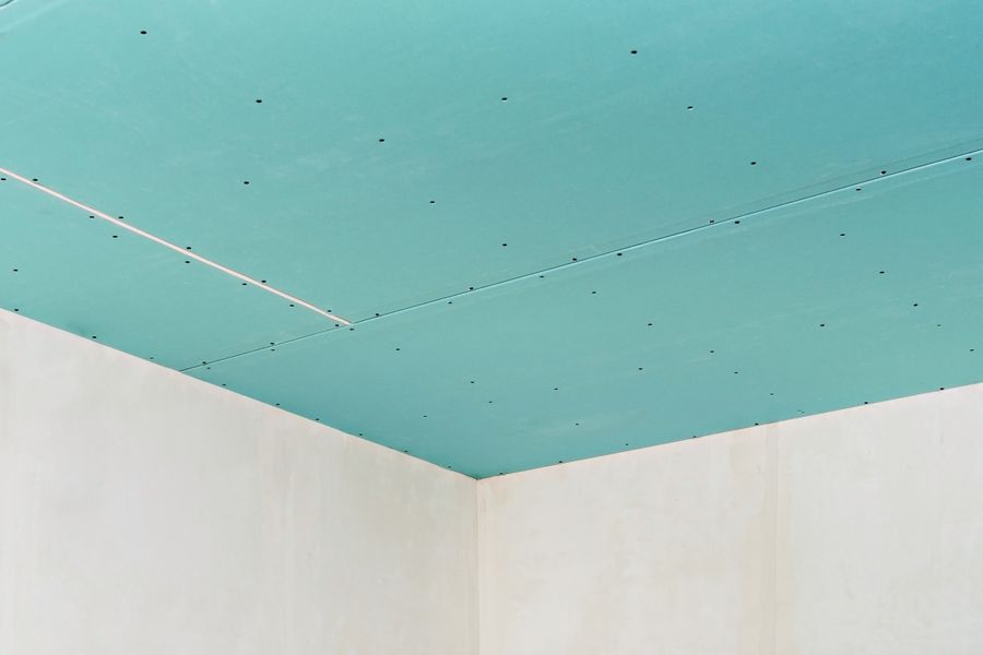 Можно ли эффективно сделать шумоизоляцию под натяжной потолок Можно ли эффективно сделать шумоизоляцию под натяжной потолок