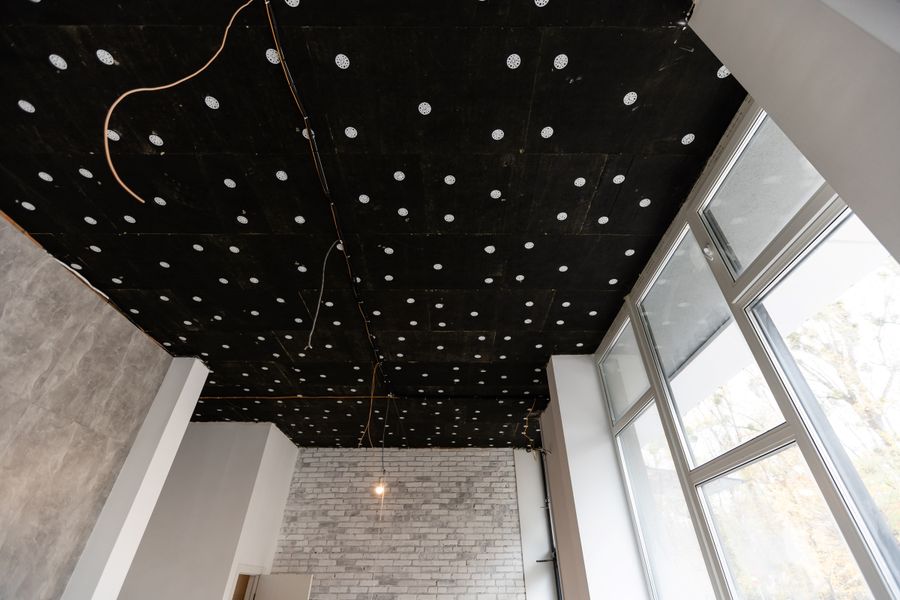 Звукоизоляция натяжного потолка: советы по улучшению эффективности Звукоизоляция натяжного потолка: советы по улучшению эффективности