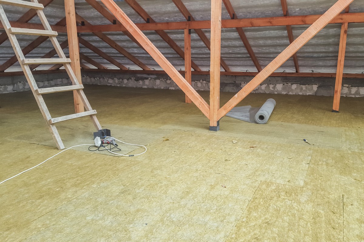 Как утеплить пол частного дома?