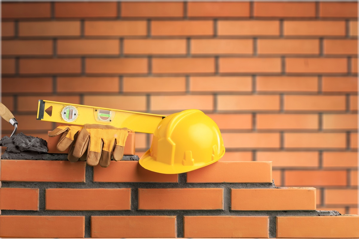 Стена кирпичного дома утепленного каменной ватой.