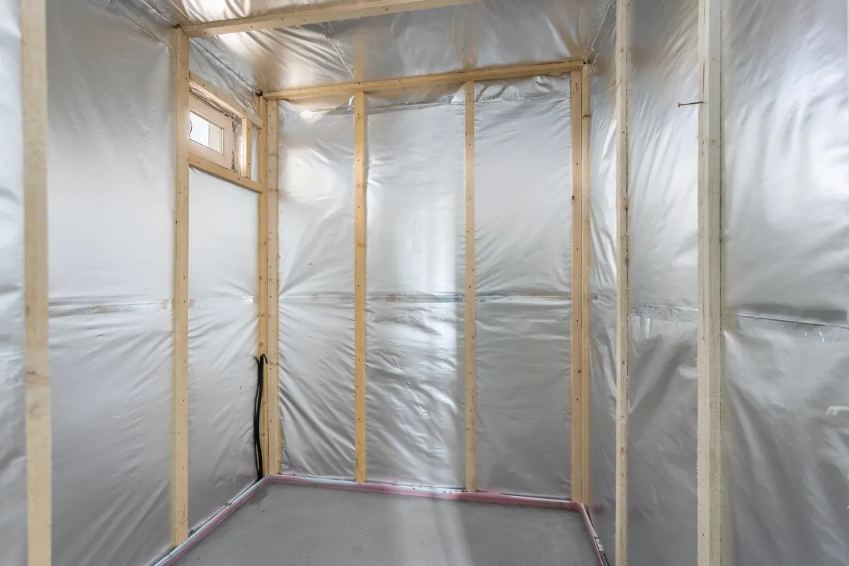 Как правильно укладывать пароизоляцию внутри дома?