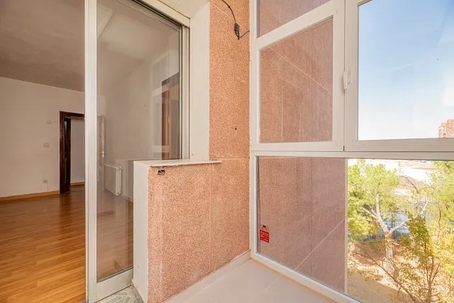 Утепление балконов и лоджий: цена и стоимость работ