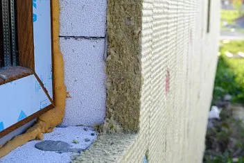 Утепление фасадов дома минватой: преимущества и основные технологии