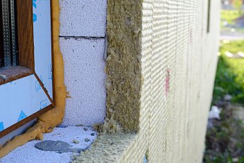 Утепление фасадов дома минватой: преимущества и основные технологии